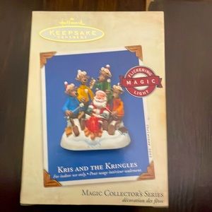2003 Hallmark Keepsake Ornament “Kris And The Kringles”Flickering Magic Light.